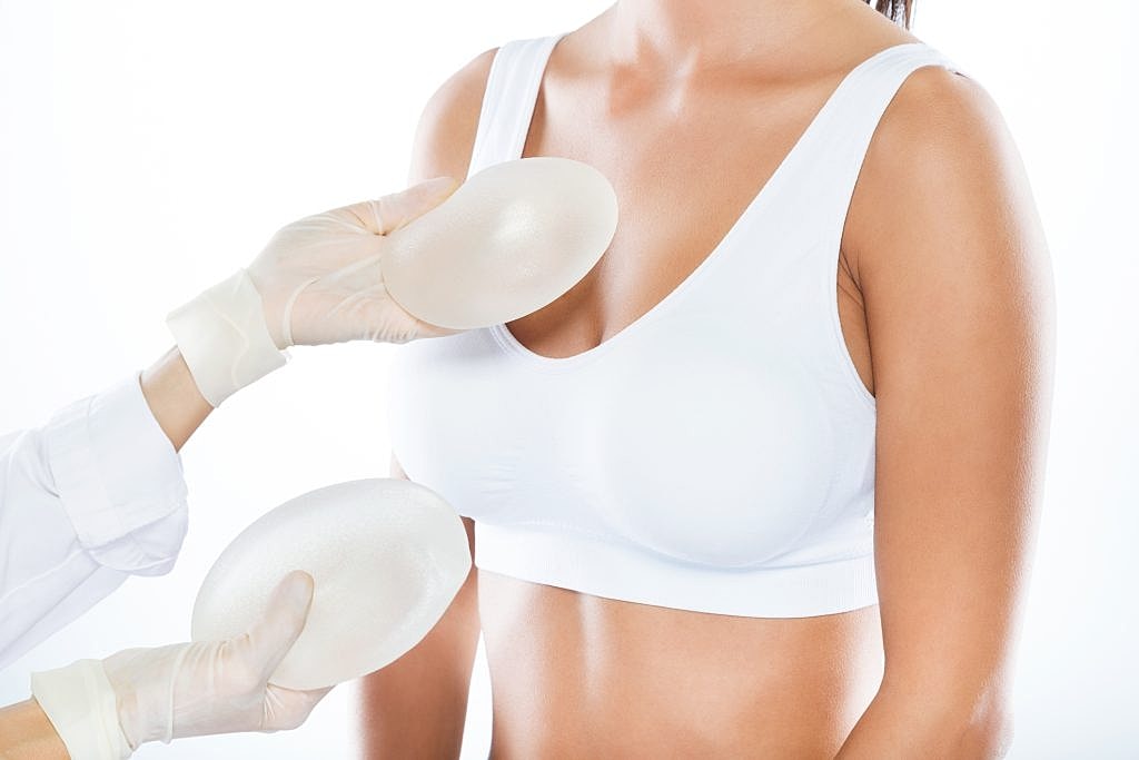 Breast Lift vs. Breast Augmentation: Which Is Right After Pregnancy?